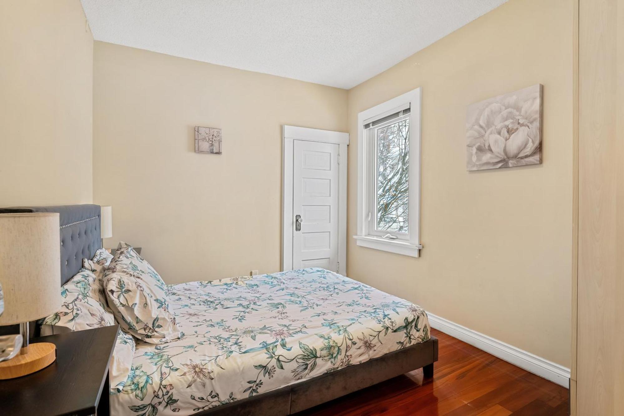 Crescent Heights Haus *